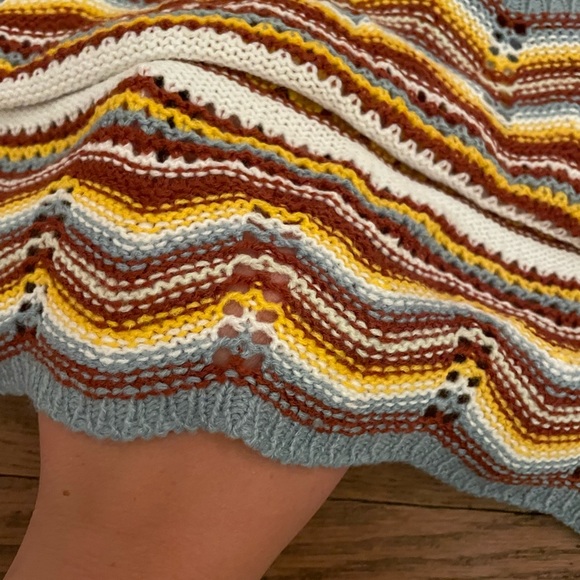 Lightweight Knit Patterned Sweater - Picture 6 of 6